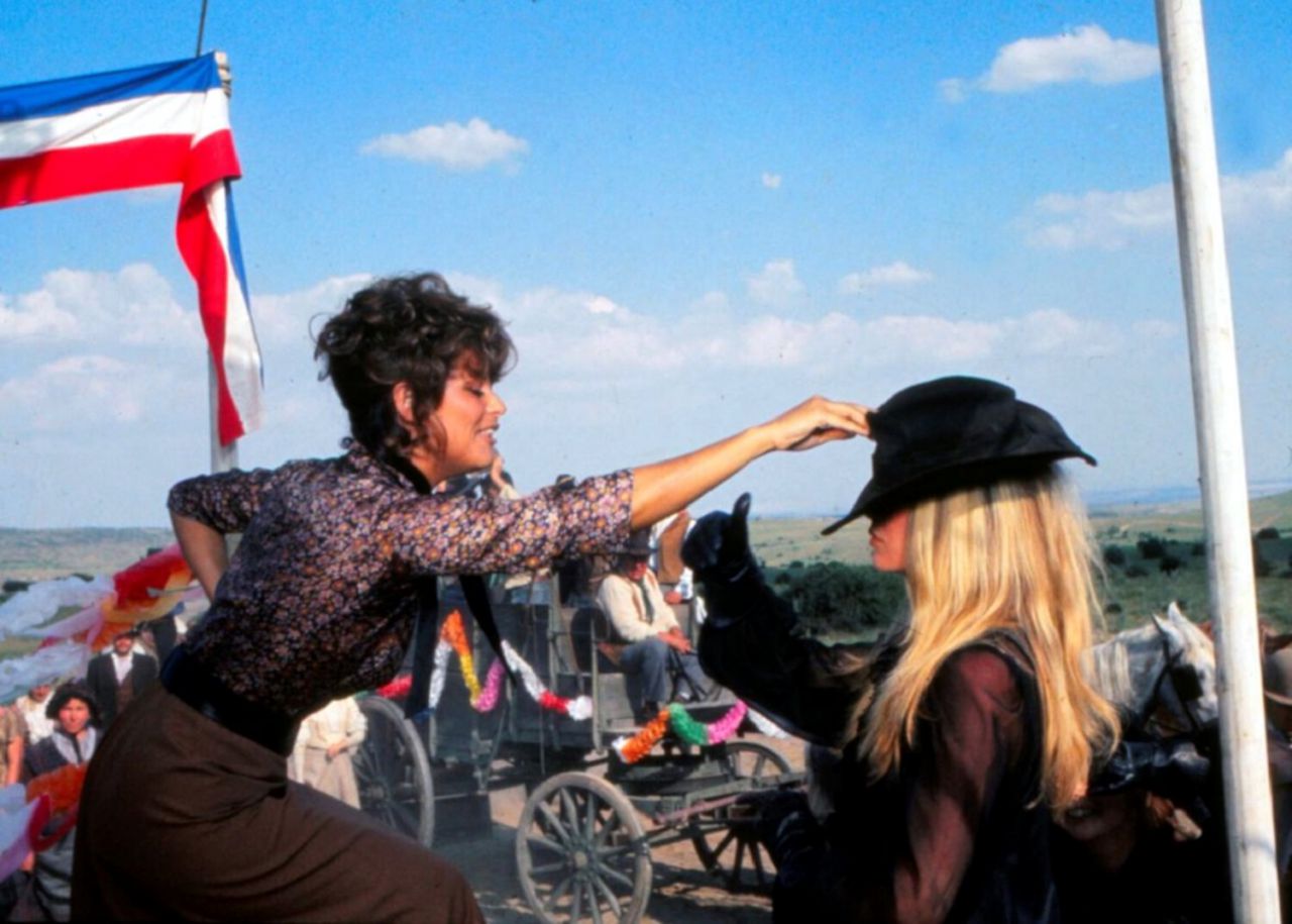 Claudia Cardinale y Brigitte Bardot