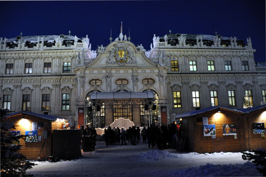 Mercado de Navidad Karlsplatz - Plaza de la iglesia de San Carlos