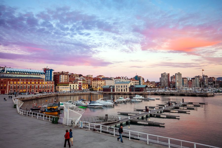 Puerto Deportivo. Punta Lequerica