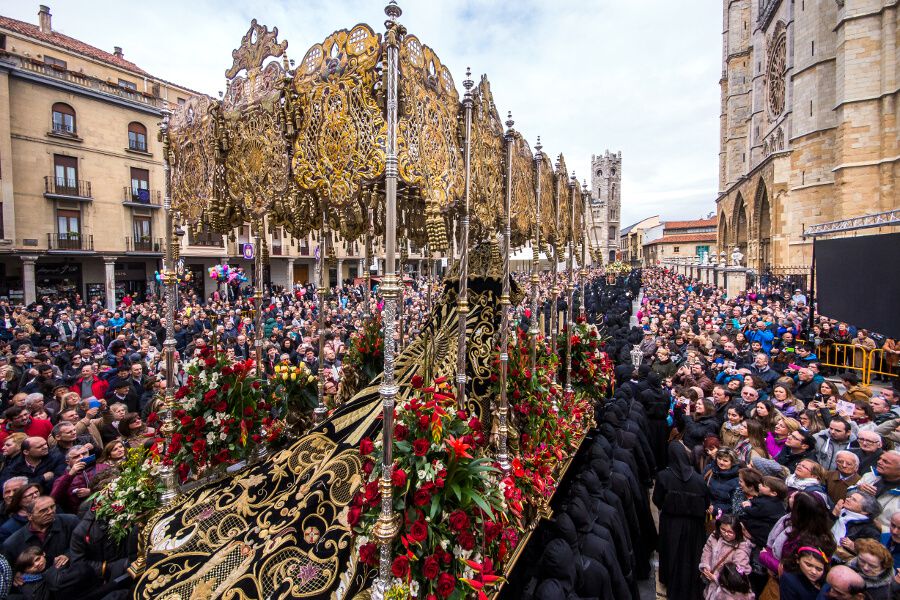Nazareno. Señora