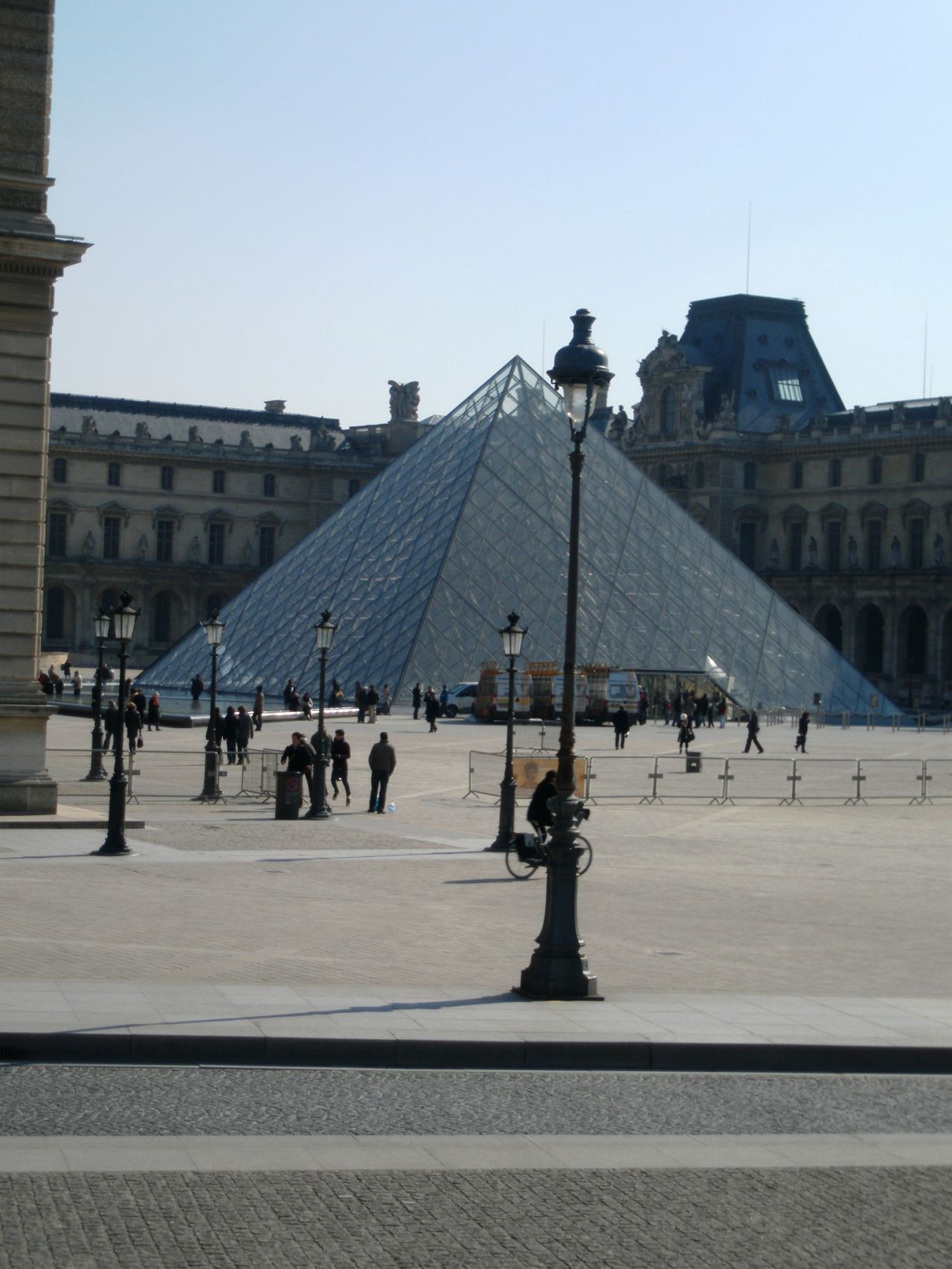 Pirámide en Louvre