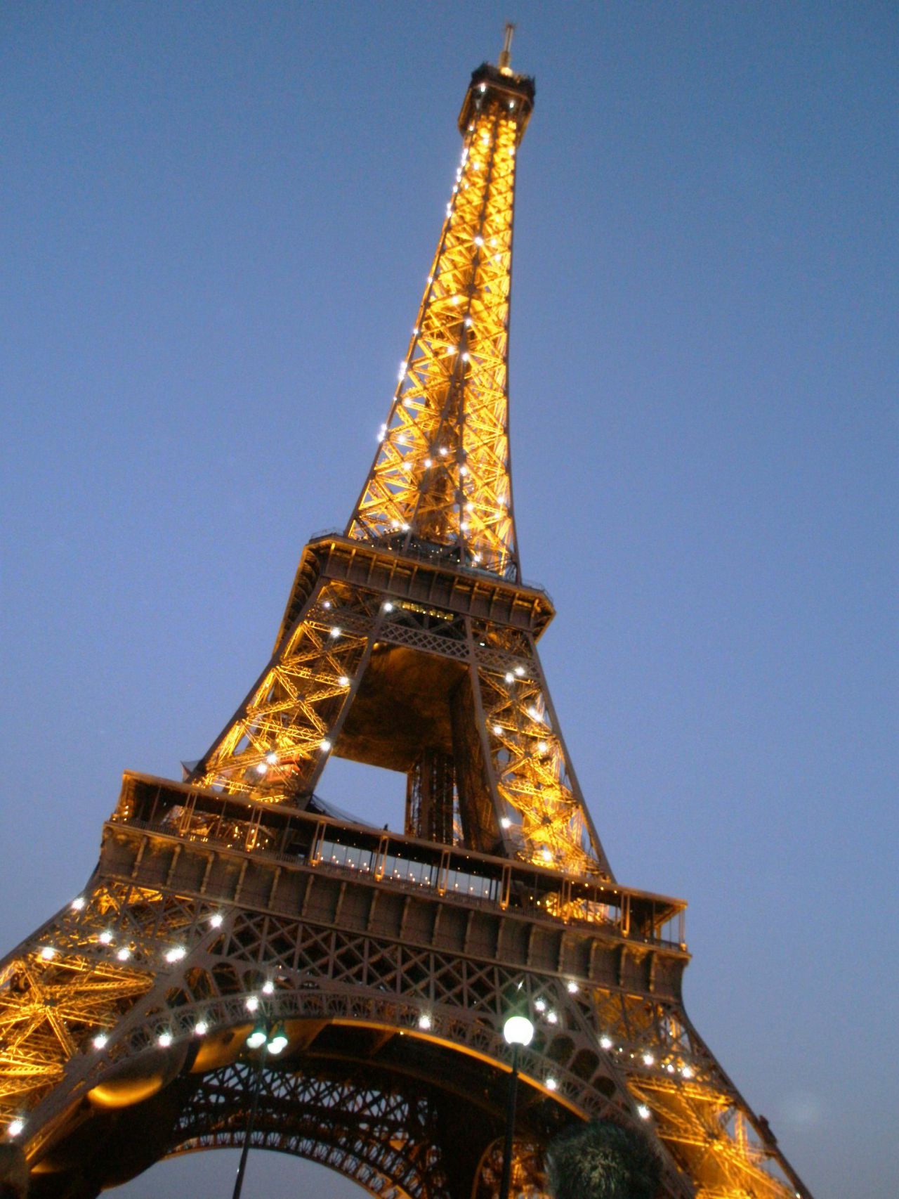 Torre Eiffel iluminada