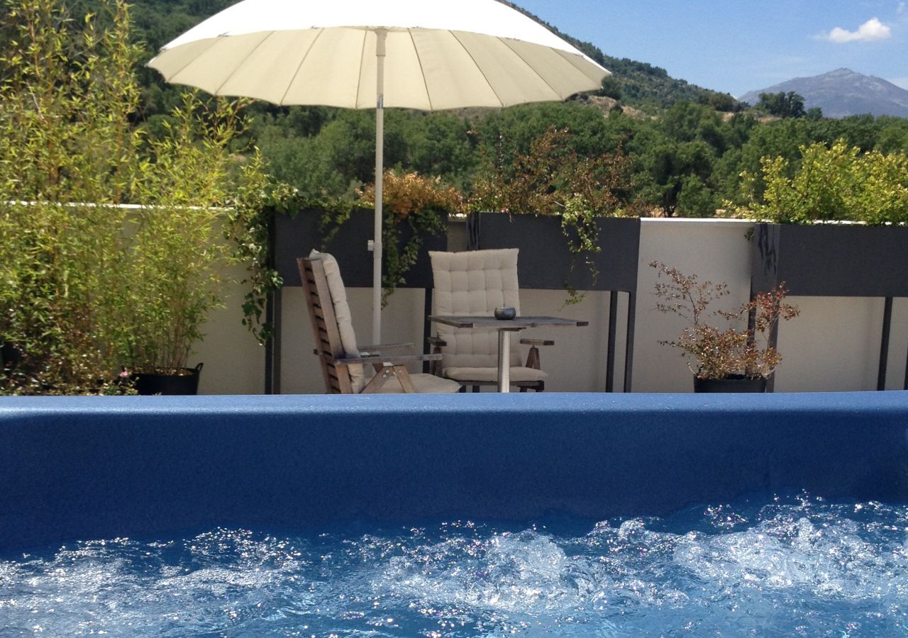 Piscina+Jardín con vistas a la montaña