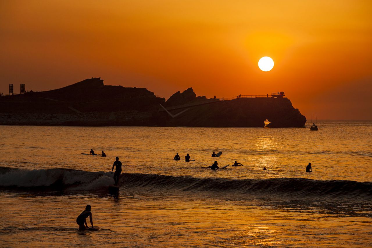 Surf en Playa de Salinas