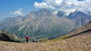 Cordillera del Pamir, viaje con la naturaleza, el trekking y la montaña como protagonistas