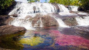 Río de los Cinco Colores