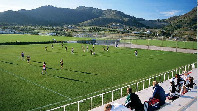 La selección de fútbol de Chile visita y entrena en La Manga Club