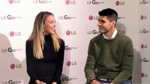 Álvaro Morata y Alice Campello presentan el nuevo smartphone LG G8X