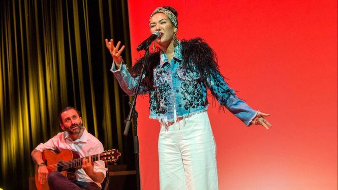 Nella, la intérprete de la canción Volando de Iberia, gana el Grammy Latino