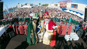 En las Palmas de Gran Canaria surfea Papá Noel