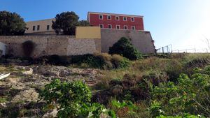 El solar del antiguo hospital medieval de Dalt Vila aspira a convertirse en un parque arqueológico