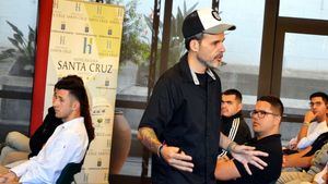 El chef Juan Llorca imparte clases magistrales sobre nutrición a los alumnos de Hecansa