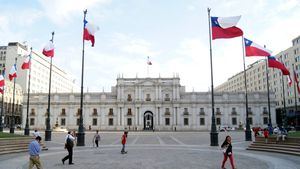 Chile cierra fronteras para el tránsito de extranjeros tras decretar etapa 4 del coronavirus