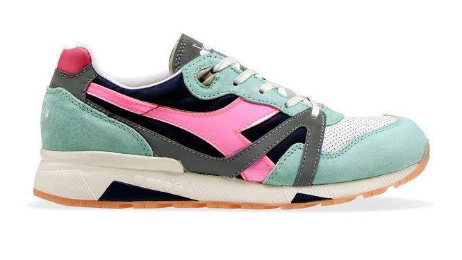 DIADORA lanza dos modelos Sneakers para las amantes del retro style