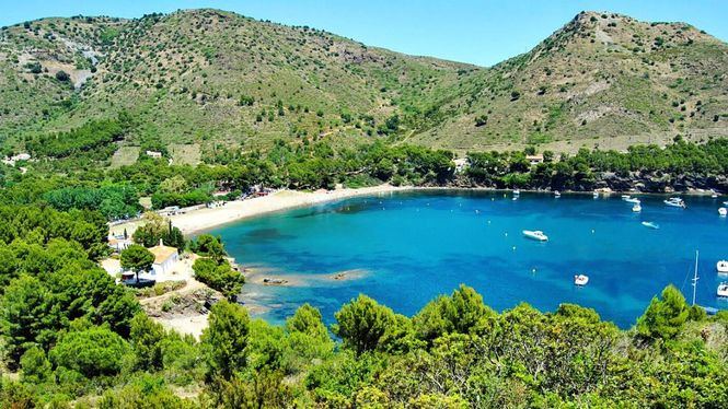 Las mejores playas de España donde escaparse en barco