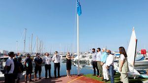 Marbella luce seis banderas azules, por cinco playas y el Puerto Deportivo