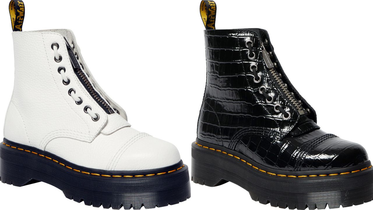 en las botas Dr. Martens |