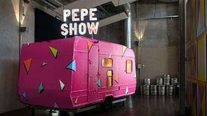 Alegría, la primera exposición del recuperado Pepe Show en las Naves del Español