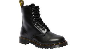 Dr. Martens amplia su propuesta de botas contra el frio