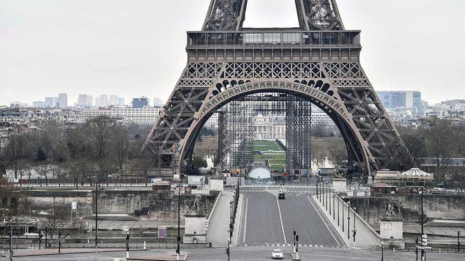 Francia impone el toque de queda en París y otras ocho ciudades