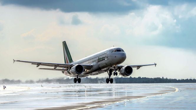 Alitalia prosigue con los vuelos, entre Milán y Roma, libres de Covid