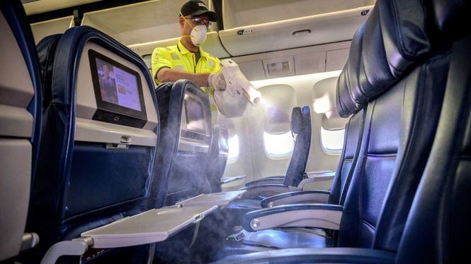 El refuerzo de limpieza a bordo de los aviones reduce el riesgo de infección