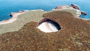 Playa del Amor y Parque Nacional Islas Marietas