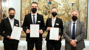 La Cámara de Comercio de Madrid entrega los diplomas a la Excelencia de la Escuela de Hostelería