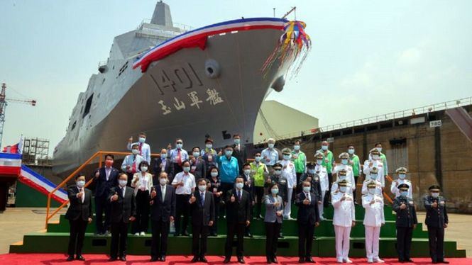 Botadura del primer buque anfibio de transporte fabricado en Taiwán