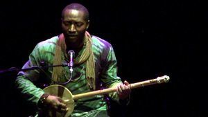 Mû Mbana presenta Nô Tchon en Café Berlín