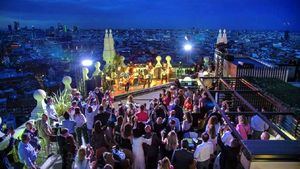 W2M despide FITUR 2021 en la terraza del Hotel Riu Plaza España con la actuación de Hombres G