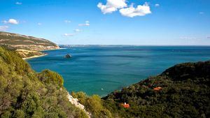 El Parque Natural de la Sierra de Arrábida, reserva biogenética de la costa portuguesa