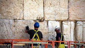 El Muro de las Lamentaciones pasa la inspección previa a las festividades judías