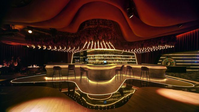 Bar Rojo de Odiseo ofrece cocina japonesa-fusión nikkei, conciertos de piano y música en vivo