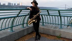 La saxofonista chilena Melissa Aldana, en la Clamores