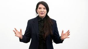 Derribando muros, las memorias de Marina Abramović, por primera vez en español