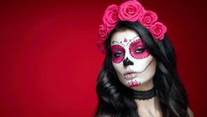 Melenas bicolor y mucho volumen, el look para Halloween