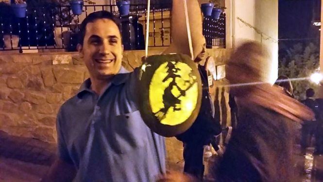 Los niños de Iznájar cambian las calabazas por melones en el fin de semana de Halloween