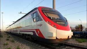 Una unidad de Cercanías Civia de Renfe transformado en un demostrador de tren de hidrógeno