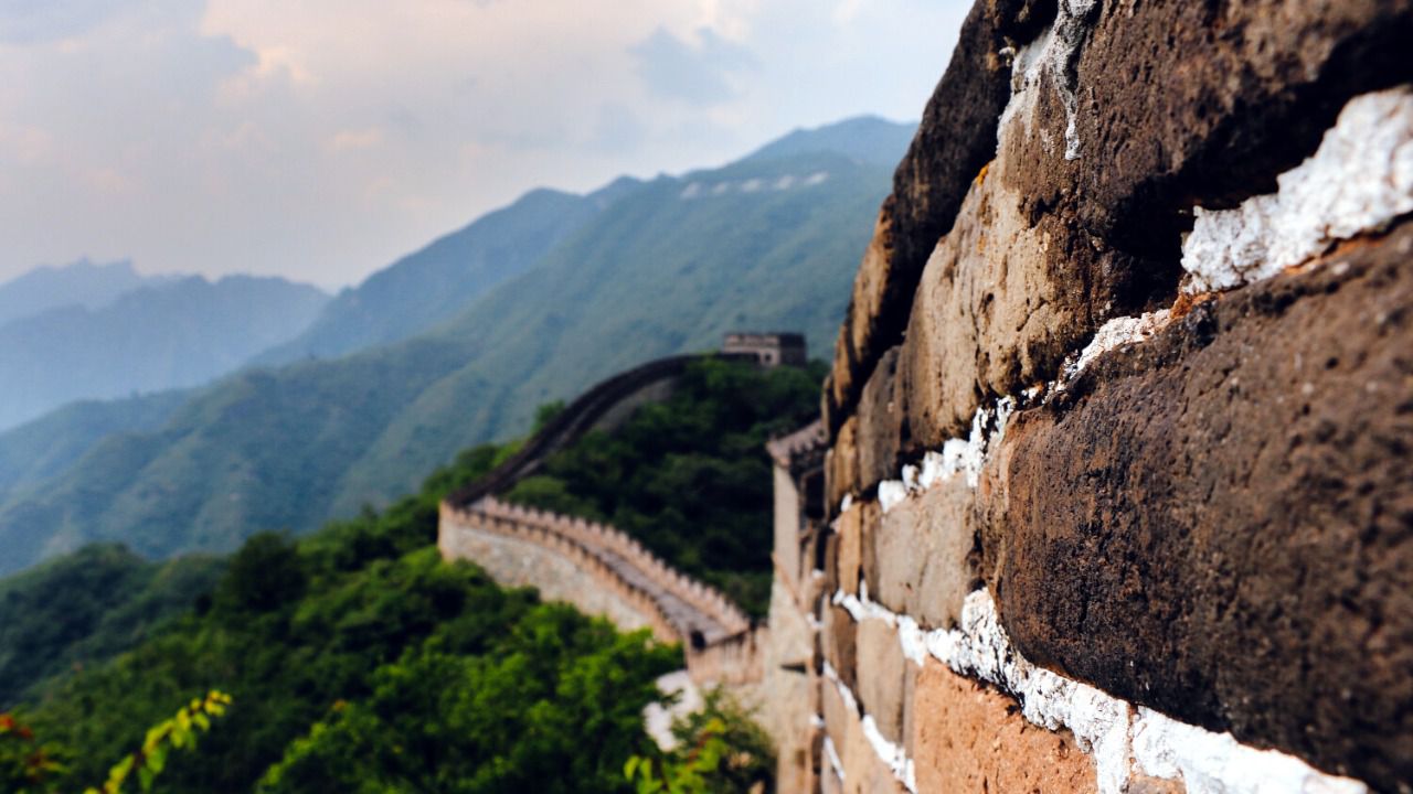 Великая китайская распродажа 2024. Китайская стена. Культура Китая Эстетика. Человек на фоне китайской стены. Китайская стена обои 1920х1080.
