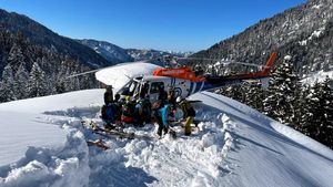 Practicar heliesquí en las montañas Kaçkar de Turquía