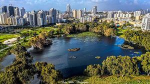 Una escapada a la ciudad de Israel que florece de color carmesí, Netanya