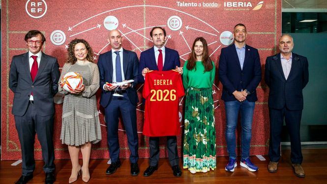 Iberia aerolínea oficial de las selecciones masculinas y femeninas de futbol 11