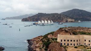 El buque escuela Elcano atraca en Cartagena para sumarse al homenaje al marino