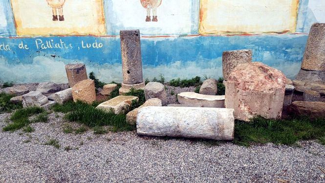 Cartagena recupera una columna romana durante el derribo de un edificio