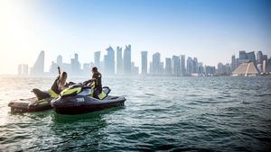 Explorar la capital de Qatar desde una moto de agua