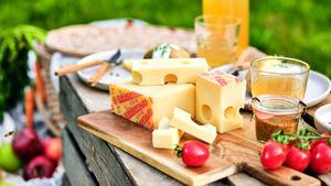 Queso suizo Emmentaler AOP, perfecto para un picnic saludable