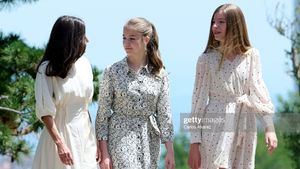 La Princesa Leonor asiste junto a su hermana al taller de CODE con un vestido de Polin et Moi