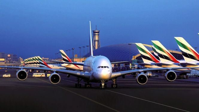 Programa de vuelos y servicios de la aerolínea Emirates para el verano