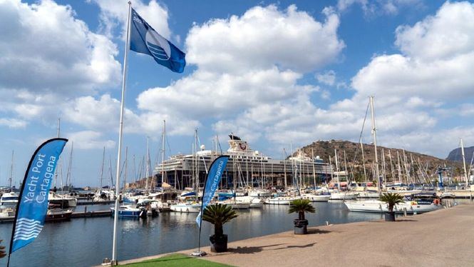 Yacht Port Cartagena ya luce Bandera Azul